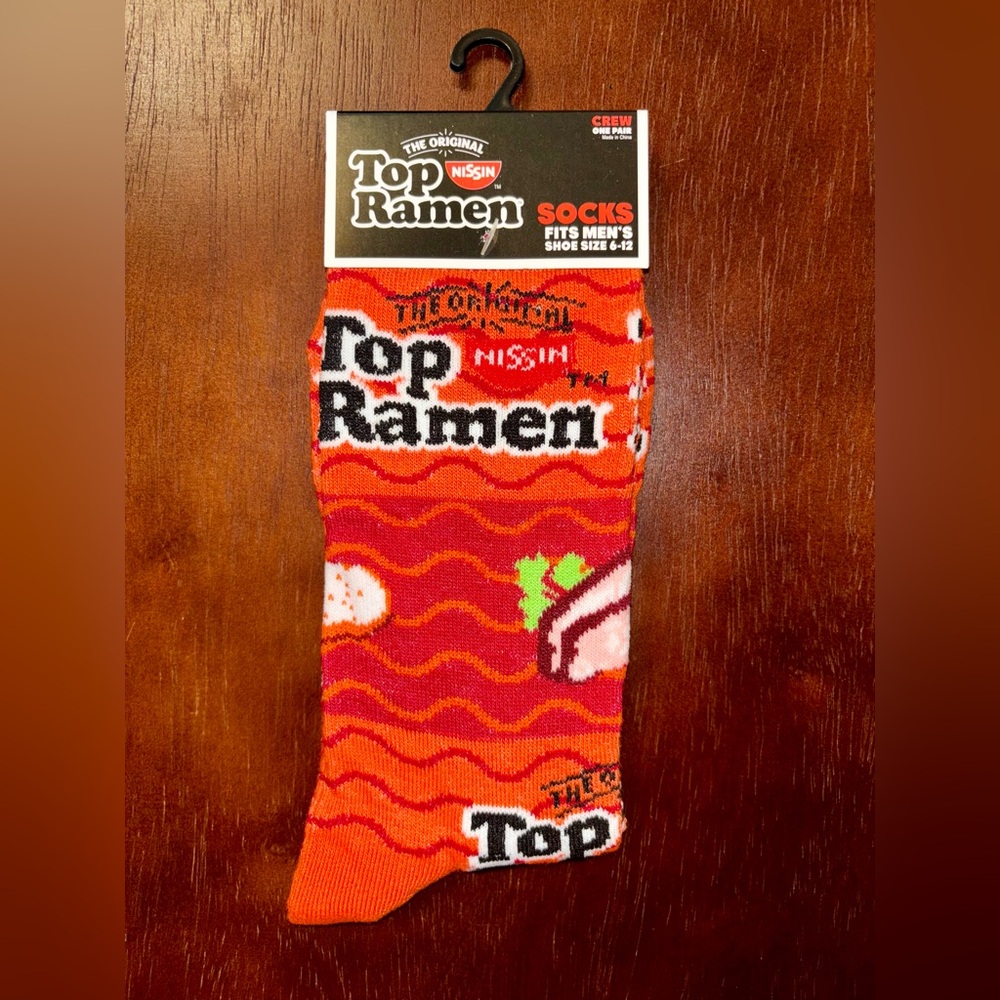 TOP RAMEN NOVELTY CREW SOCKS NWT MEN’S SHOE SIZE 6-12